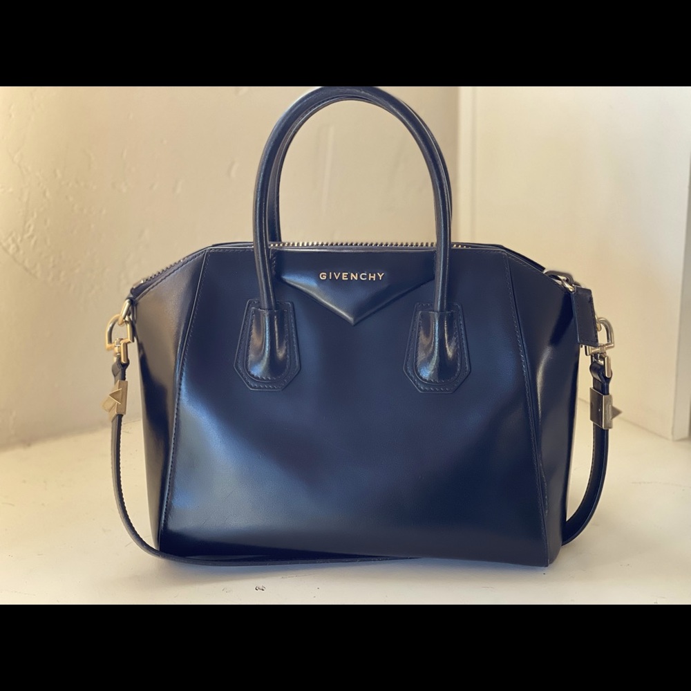 GIVENCHY Antigona small bag in black and gold